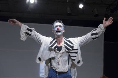 Bohóc kerestetik Bohóc kerestetik